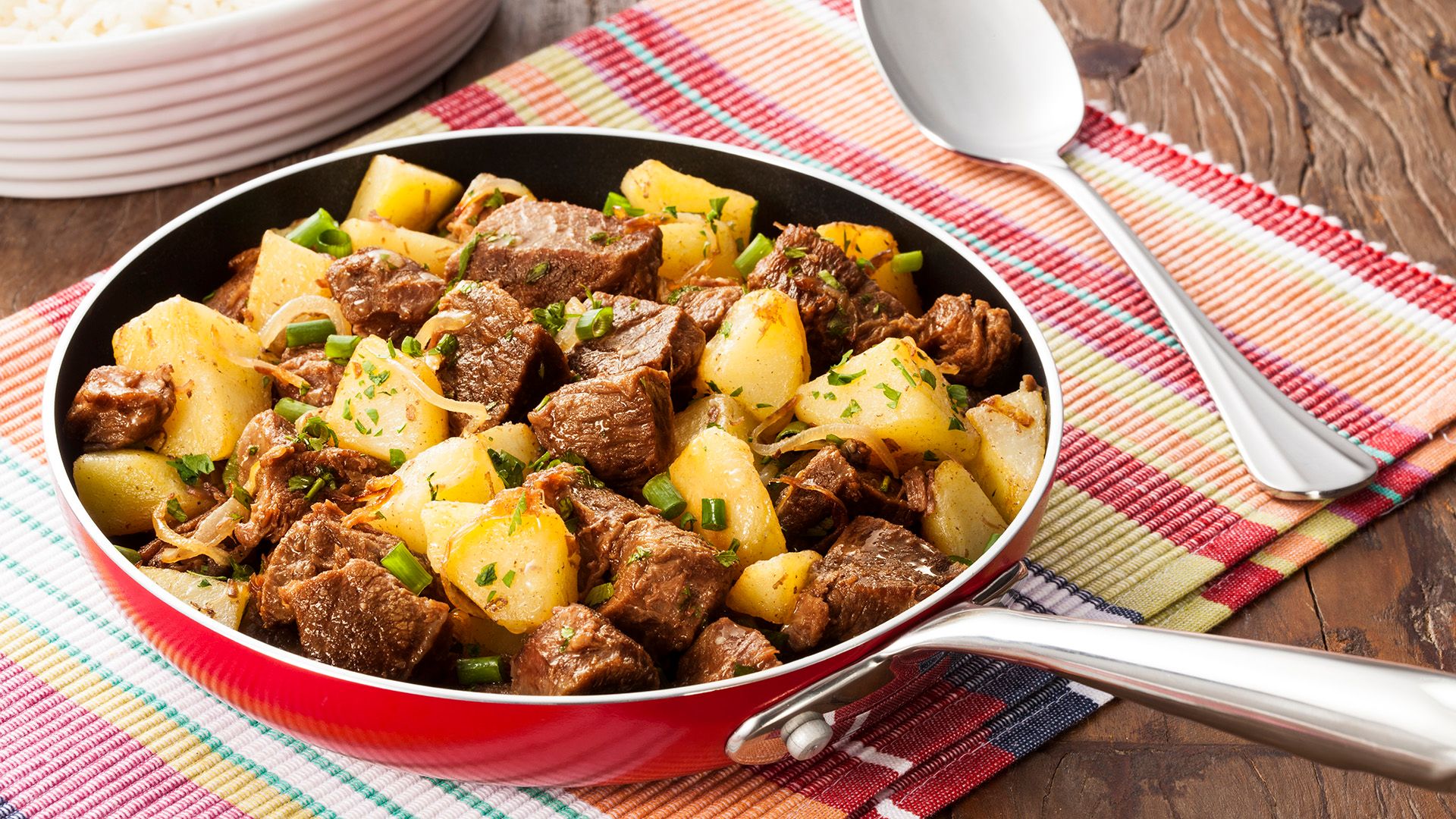 Acém com Cebola e Batatas