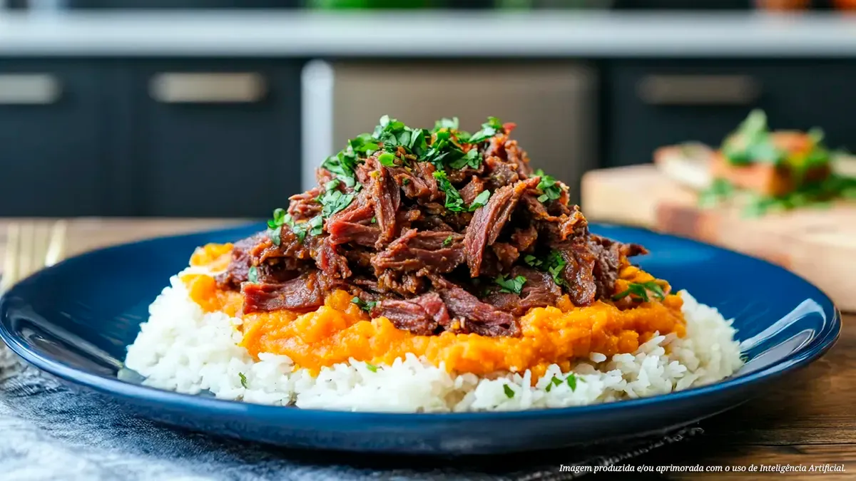 Carne de sol desfiada com purê de abóbora