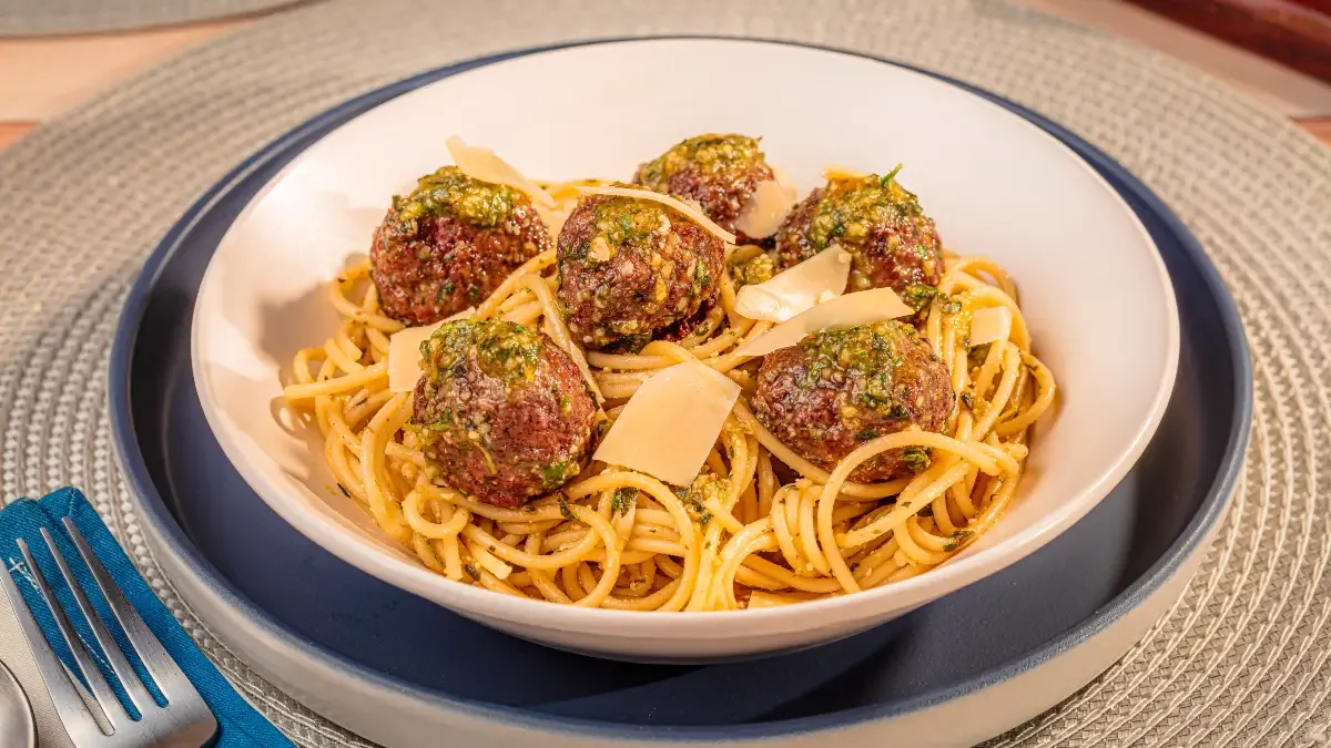 Almôndegas ao Molho Pesto