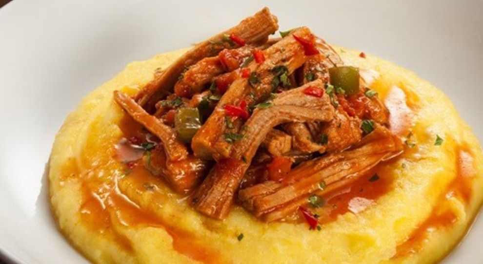 Angu com Carne Desfiada