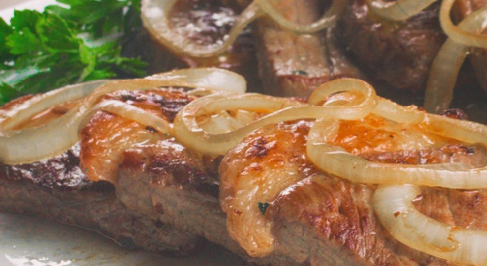 Bife Acebolado ao Molho de Café