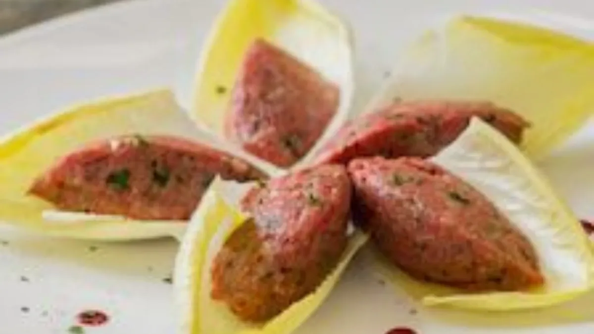 Canapé de Steak Tartare na Endívia