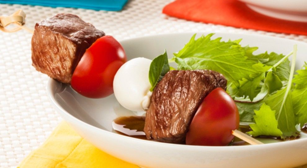 Espetinhos Caprese de Patinho