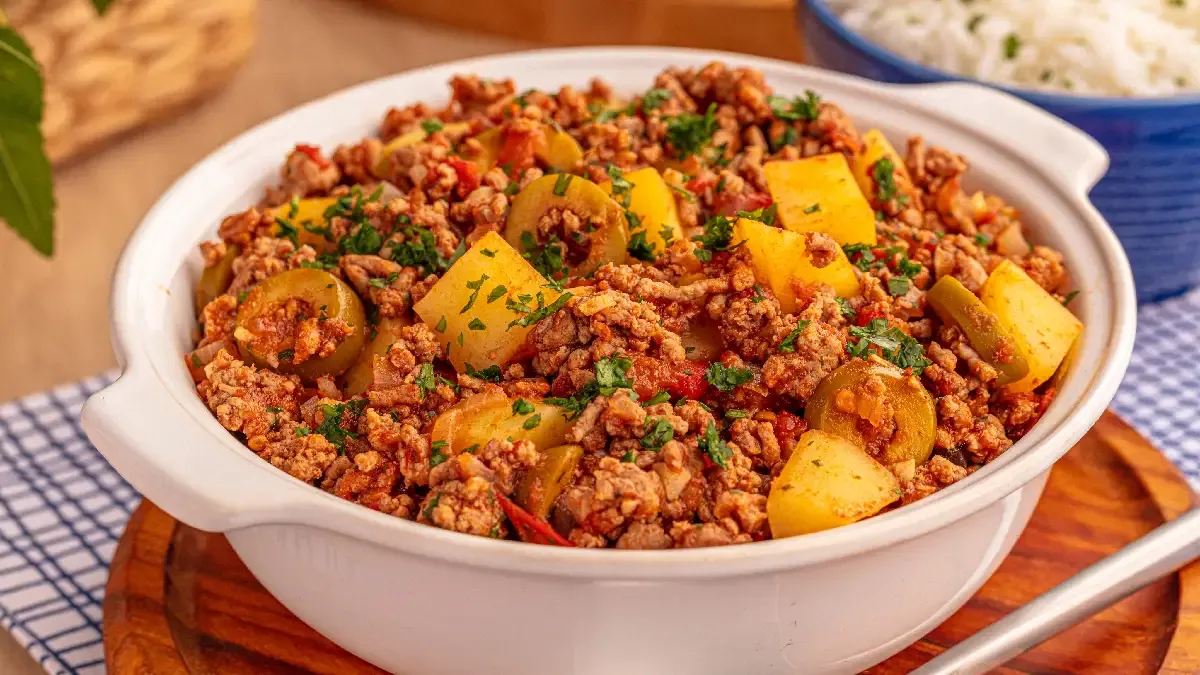 Carne moída com batata