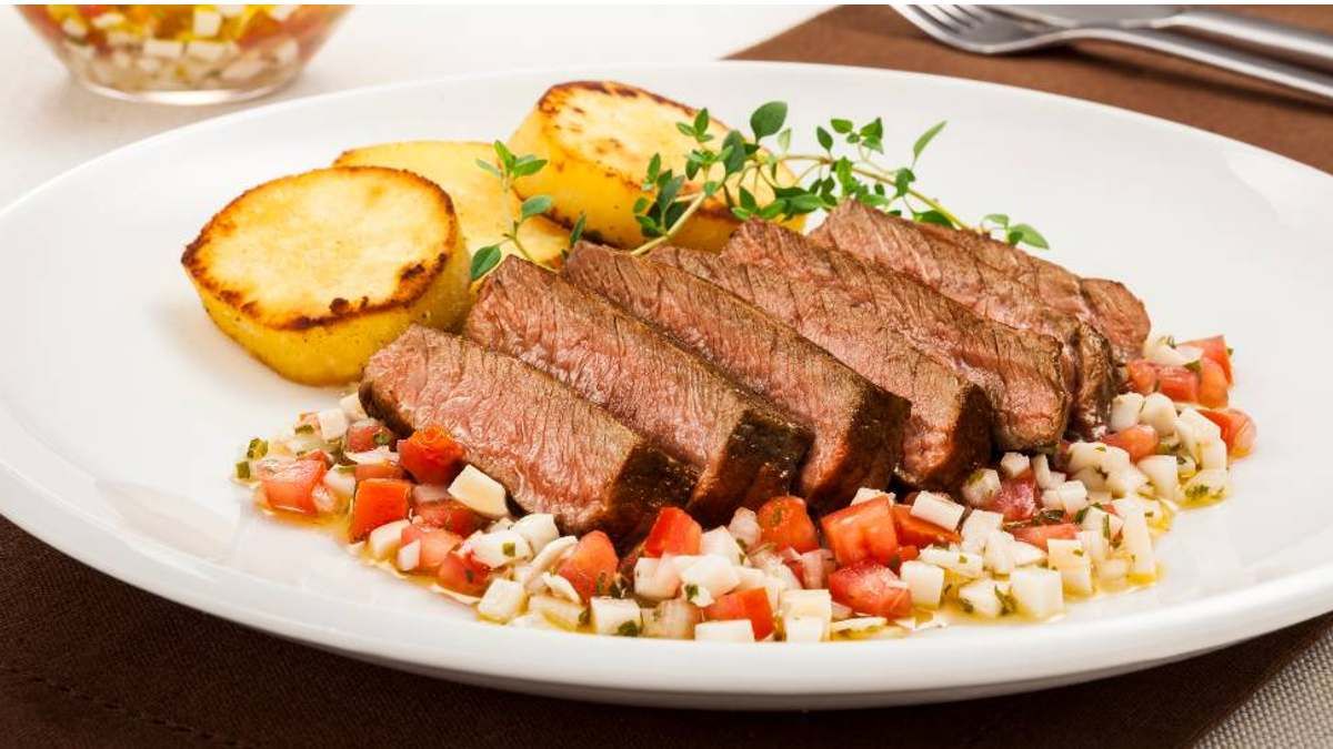 Coxão mole em bifes com vinagrete de palmito