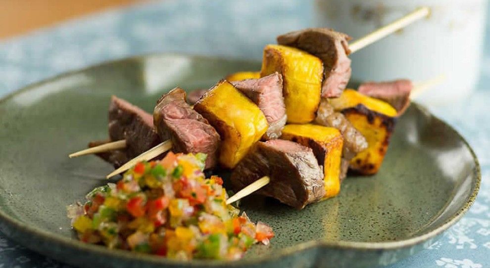 Espetinho de Carne com Banana da Terra