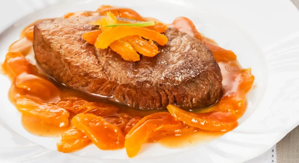 Maminha com Confit de Cenoura e Damasco