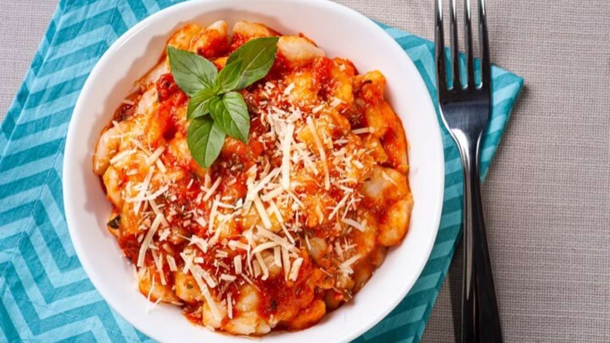 Nhoque de Batata com Filé Mignon aos Molhos Pomodoro e Bechamel
