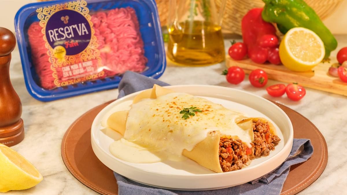 Panqueca de Carne Moída com Molho Branco