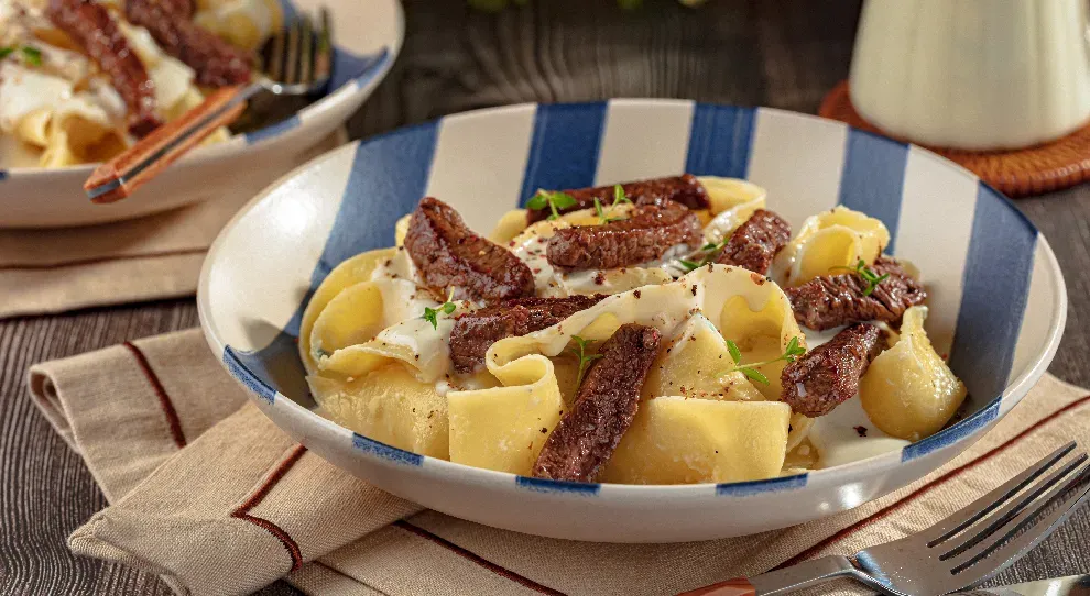 Pappardelle 4 queijos com filé mignon