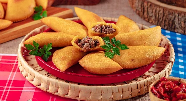 Pastel de angu com carne moída