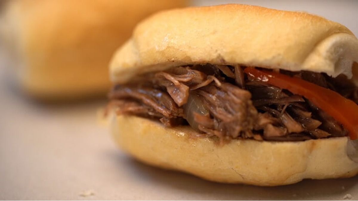 Sanduíche de Carne Louca no Pão Francês